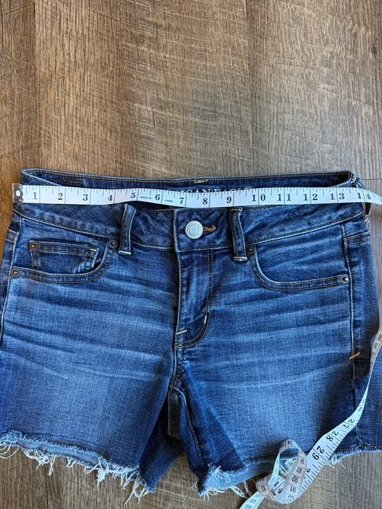 American Eagle Women’s Distressed Denim Frayed Cutoff Shorts Medium Blue Size 4 - Picture 6 of 11